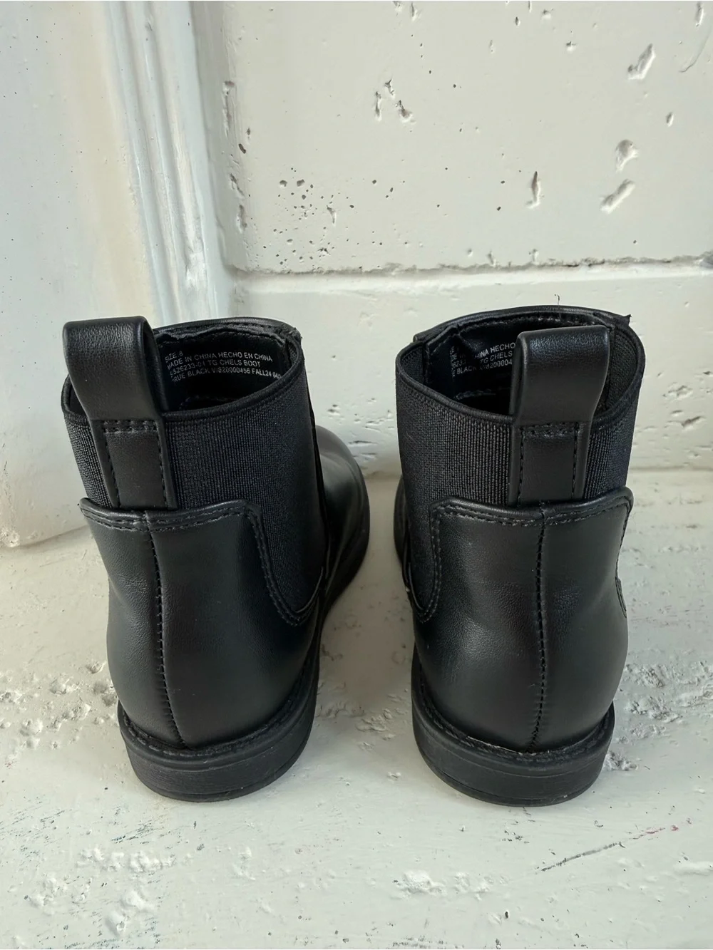GAP sleek black